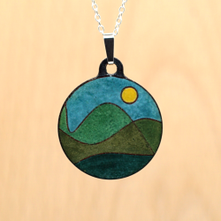 Pendentif émail sur cuivre Montagnes - Paysage - Émaux sur cuivre - Émail Grand Feu - Fait main - Bijou art - Émaillé