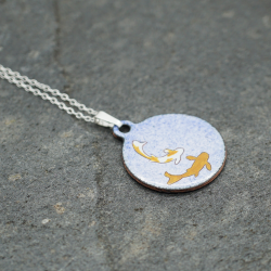 Pendentif émaux Deux Carpes Koï - Émaillé - Émail sur cuivre - Émail Grand Feu - Fait main - Bijou art