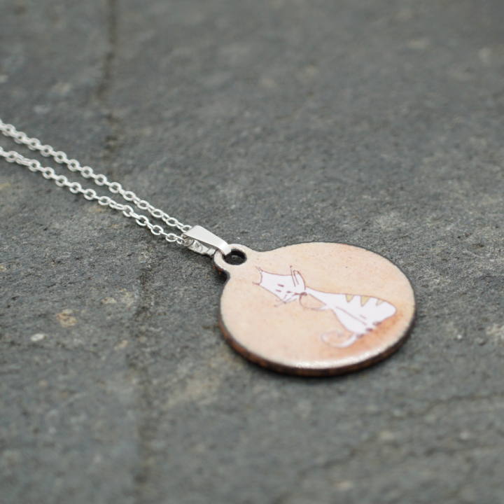 Pendentif émaux Chat Blanc - Émaillé - Émail sur cuivre - Émail Grand Feu - Fait main - Bijou art