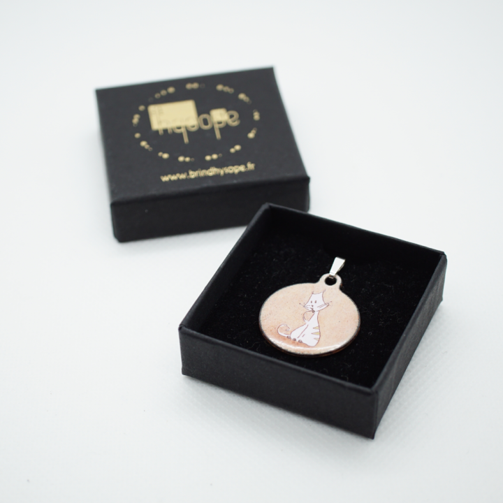 Pendentif émaux Chat Blanc - Émaillé - Émail sur cuivre - Émail Grand Feu - Fait main - Bijou art