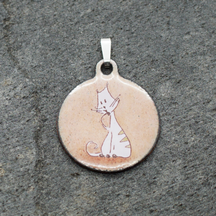 Pendentif émaux Chat Blanc - Émaillé - Émail sur cuivre - Émail Grand Feu - Fait main - Bijou art