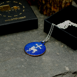 Pendentif émail Agneau de Dieu - Bijou chrétien émaillé - Émail sur cuivre - Émaux Grand Feu - Fait main - Bijou artisanal franç
