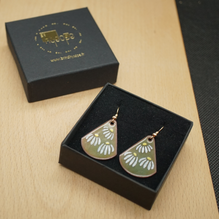 Boucles d'oreilles - Fleurs Marguerites - Émaillé - Émail sur cuivre - Émail Grand Feu - Fait main - Bijou art