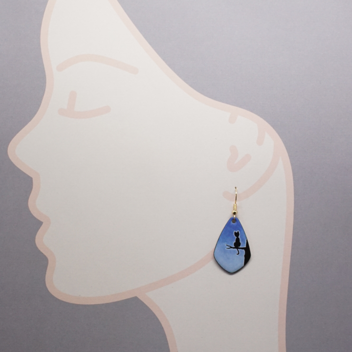 Boucles d'oreilles - Silhouette Chat sur branche - Émaillé - Émail sur cuivre - Émail Grand Feu - Fait main - Bijou art