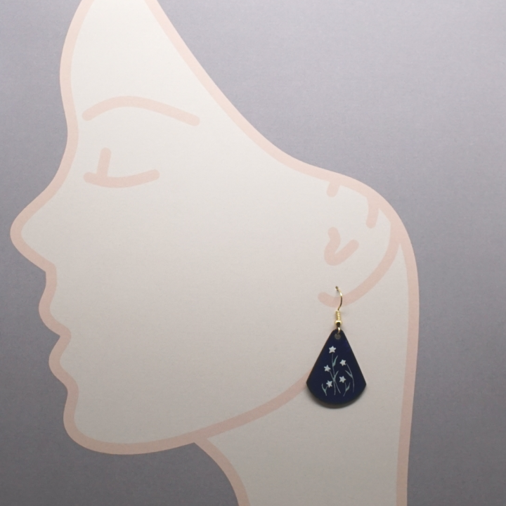 Boucles d'oreilles - Fleurs étoilées fond bleu - Émaillé - Émail sur cuivre - Émail Grand Feu - Fait main - Bijou art