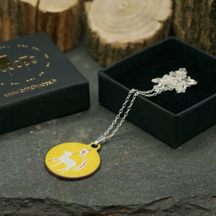 Pendentif émail Agneau de Dieu - Bijou chrétien émaillé - Émail sur cuivre - Émaux Grand Feu - Fait main - Bijou artisanal