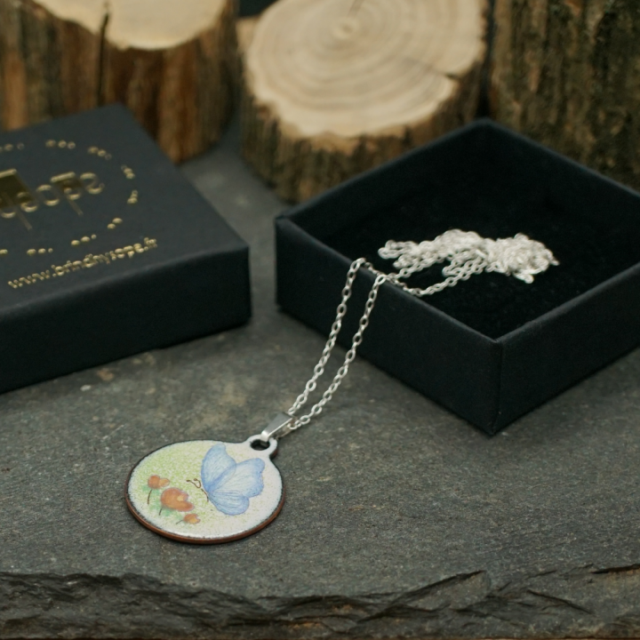 Pendentif émail Papillon Bleu - Bijou chrétien émaillé - Émail sur cuivre - Émaux Grand Feu - Fait main - Bijou artisanal